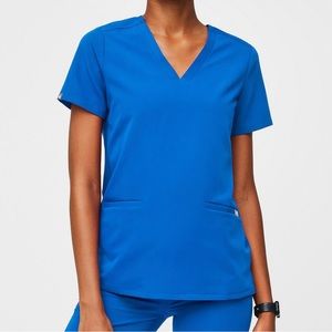 FIGS Women’s Casma three-pocket scrub top